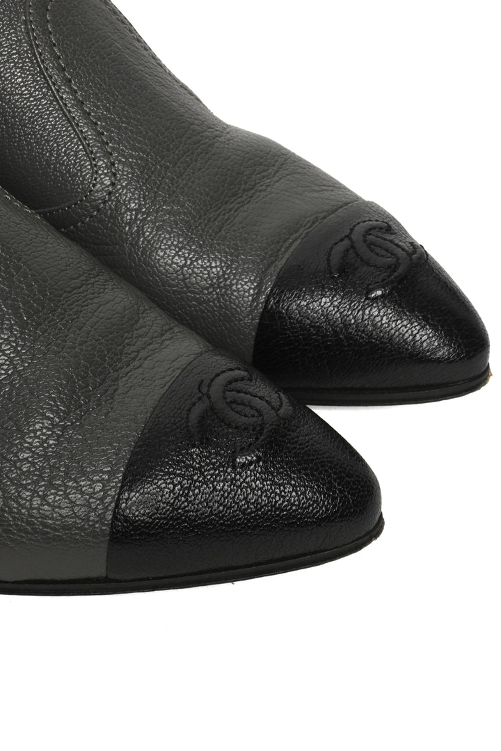 Chanel Size 37.5 Interlocking CC Logo Leather Oxfords