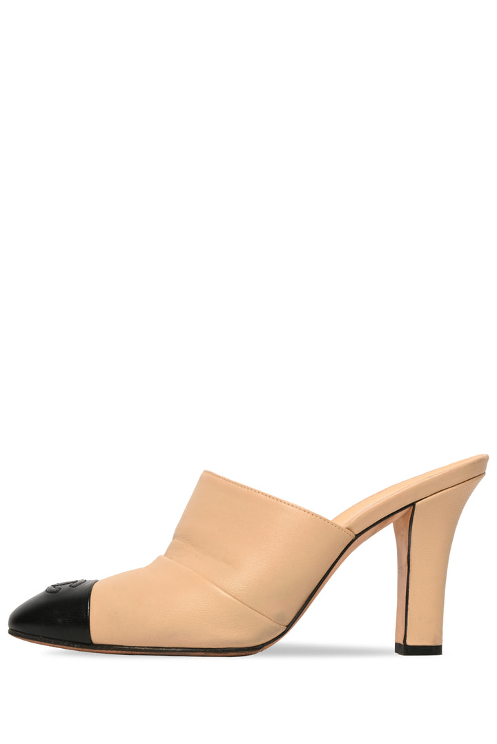 Chanel Size 38 Interlocking CC Logo Mules