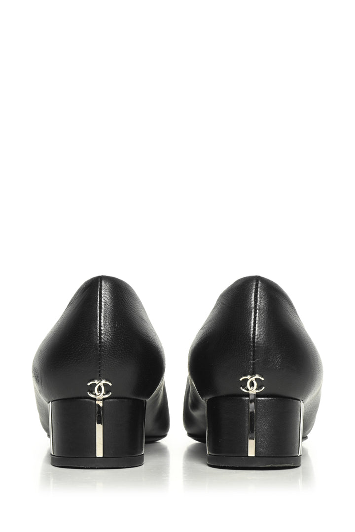Chanel Size 36 Coco Mark Black Lambskin Leather Pointed Cap-Toe Pumps