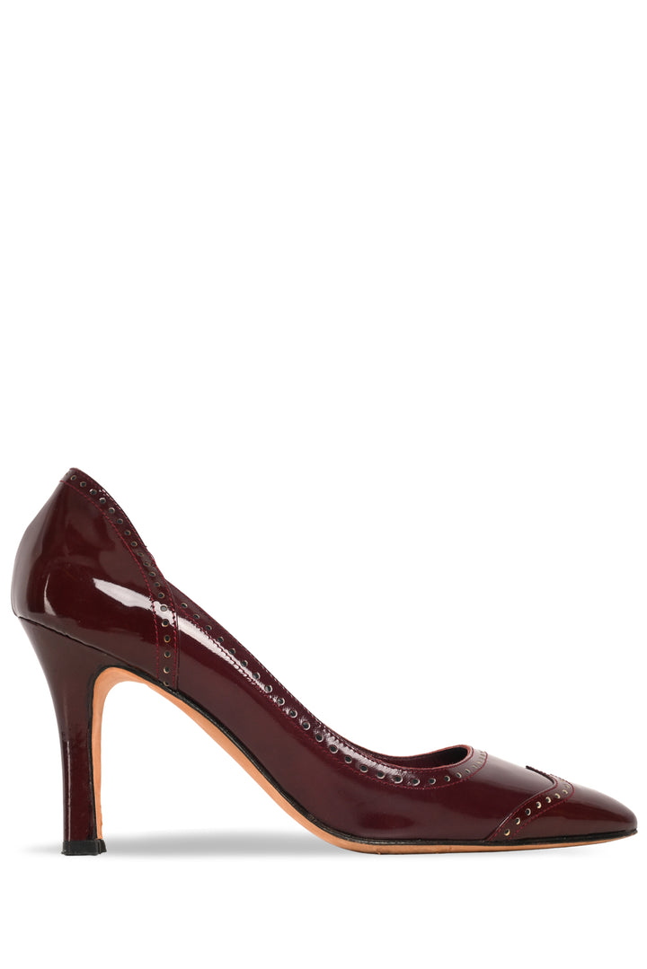 Manolo Blahnik Size 38 Patent Leather Brogue Pumps