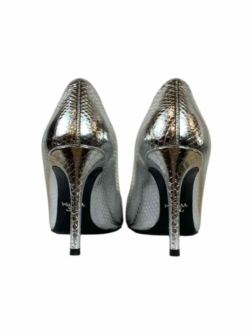 Prada Size 37.5 Pumps