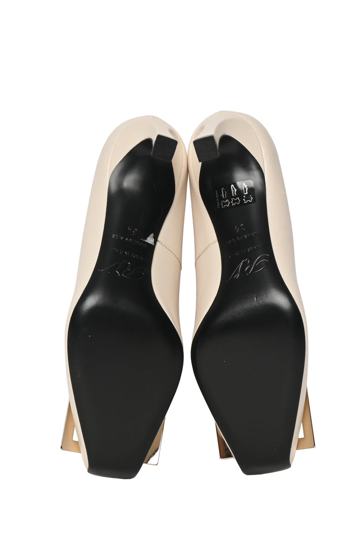 Roger Vivier Size 34 Trompette Pumps