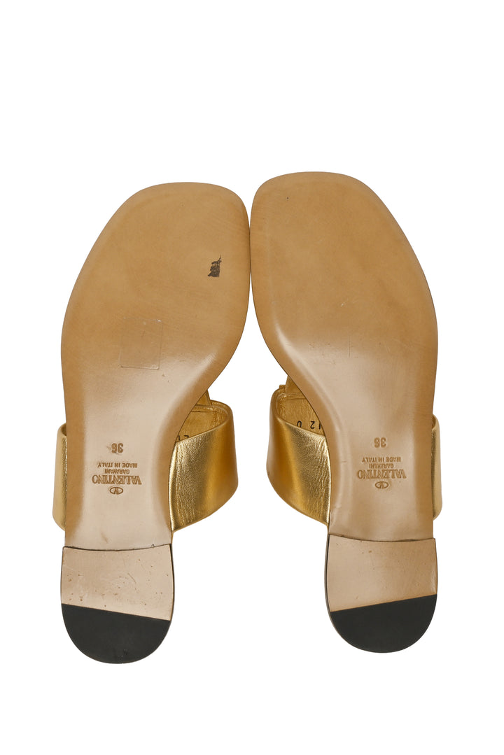 Valentino Size 36 One Stud Leather Thong Sandals