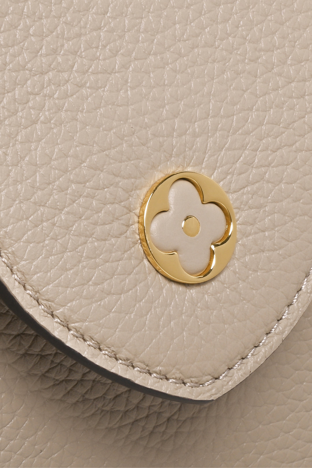 Louis Vuitton Capucines MM Shoulder Bag