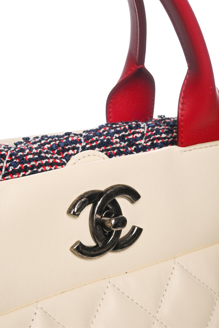 Chanel 2016-2017 Calfskin Tweed Quilted Large Portobello Tote