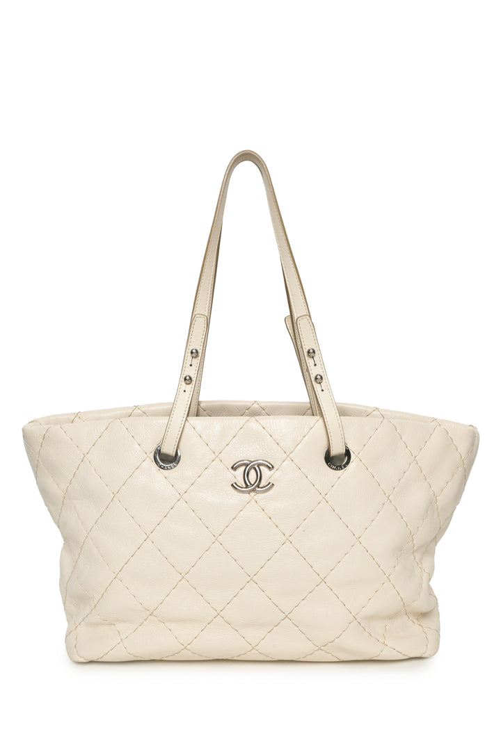 Chanel 2009-2010 On The Road Tote