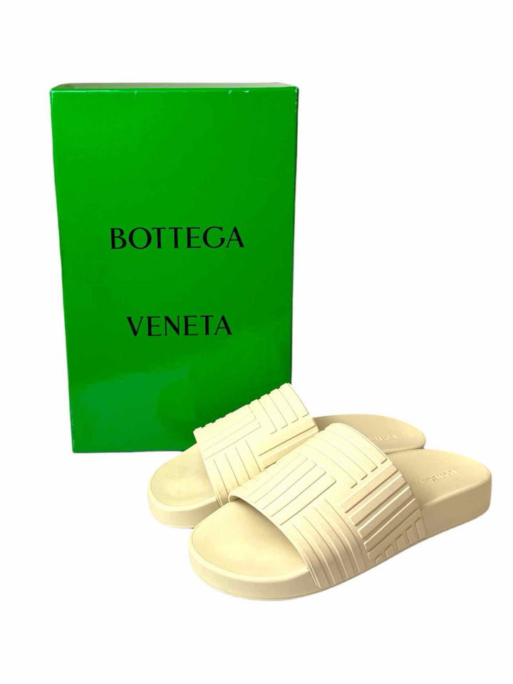 Bottega Veneta Size 39 Rubber Carpet Slider Sandals