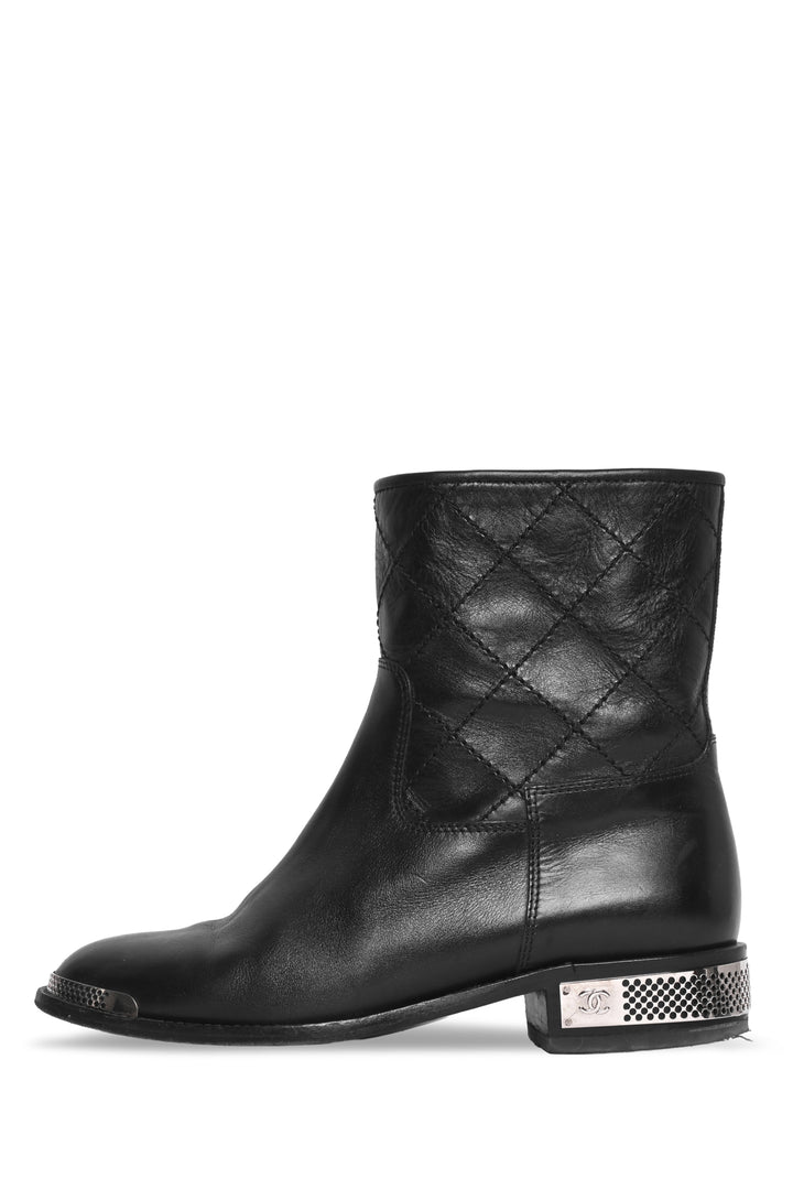 Chanel Size 38 Quilted Leather Steel Toe Short Moto Boots