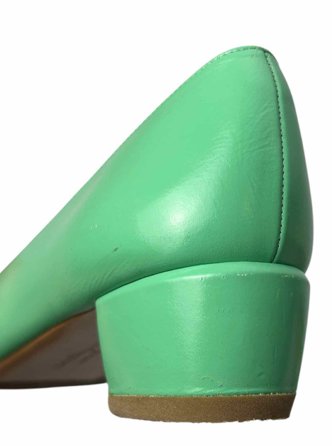 Ferragamo Size 8 Vara Leather Logo Bow Pumps