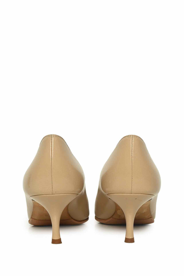 Manolo Blahnik Size 37.5 Leather BB 50 Pumps