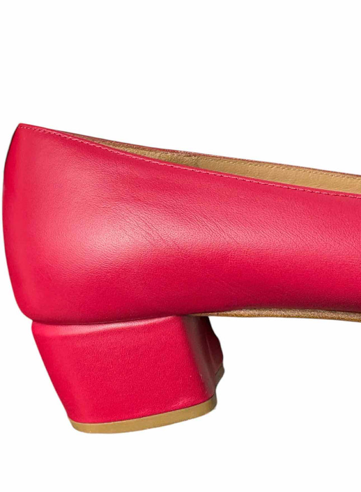 Ferragamo Size 8 Vara Leather Pumps