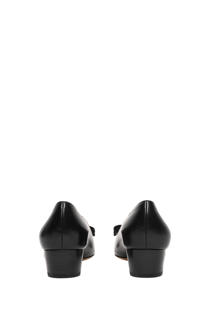 Salvatore Ferragamo Size 5 Vara Bow Leather Pumps