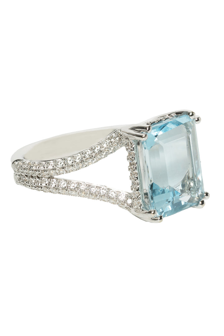 Lugaro Size 7 18K White Gold Diamond and Aquamarine Ring