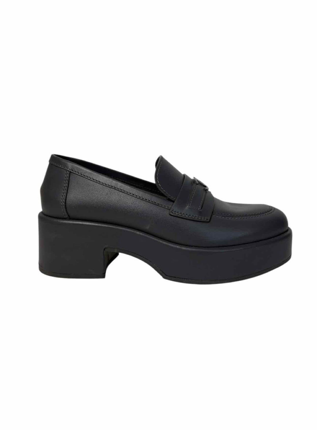 Chanel Size 39.5 Leather Platform CC Logo Loafers
