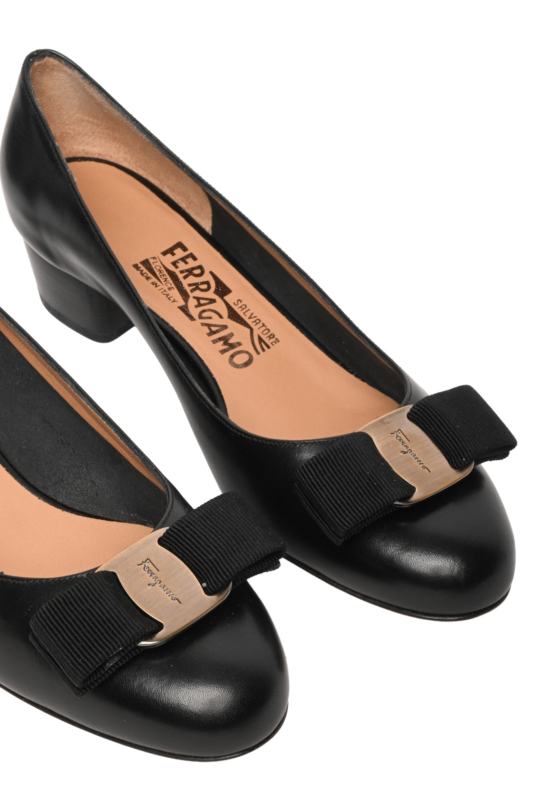 Salvatore Ferragamo Size 5 Vara Bow Leather Pumps