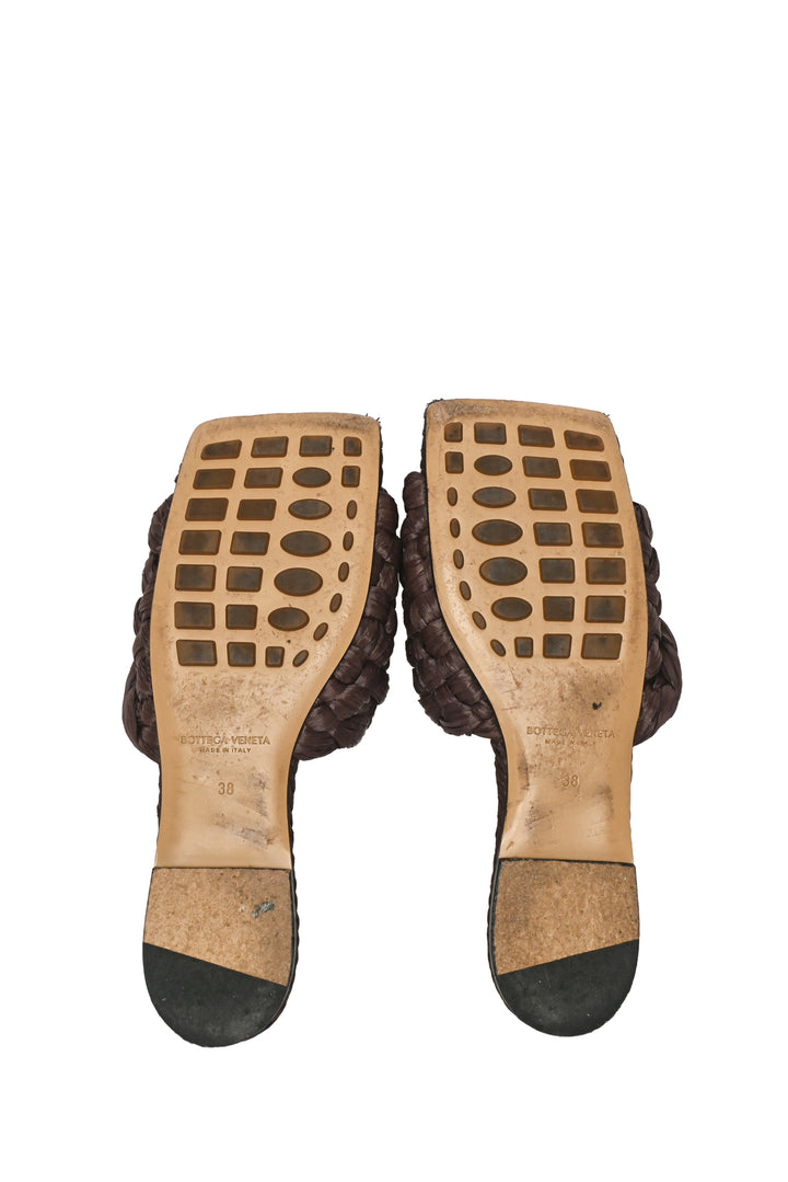 Bottega Veneta Size 38 Woven Raffia Flat Sandals