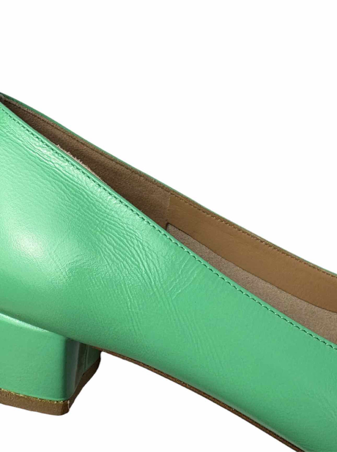 Ferragamo Size 8 Vara Leather Logo Bow Pumps