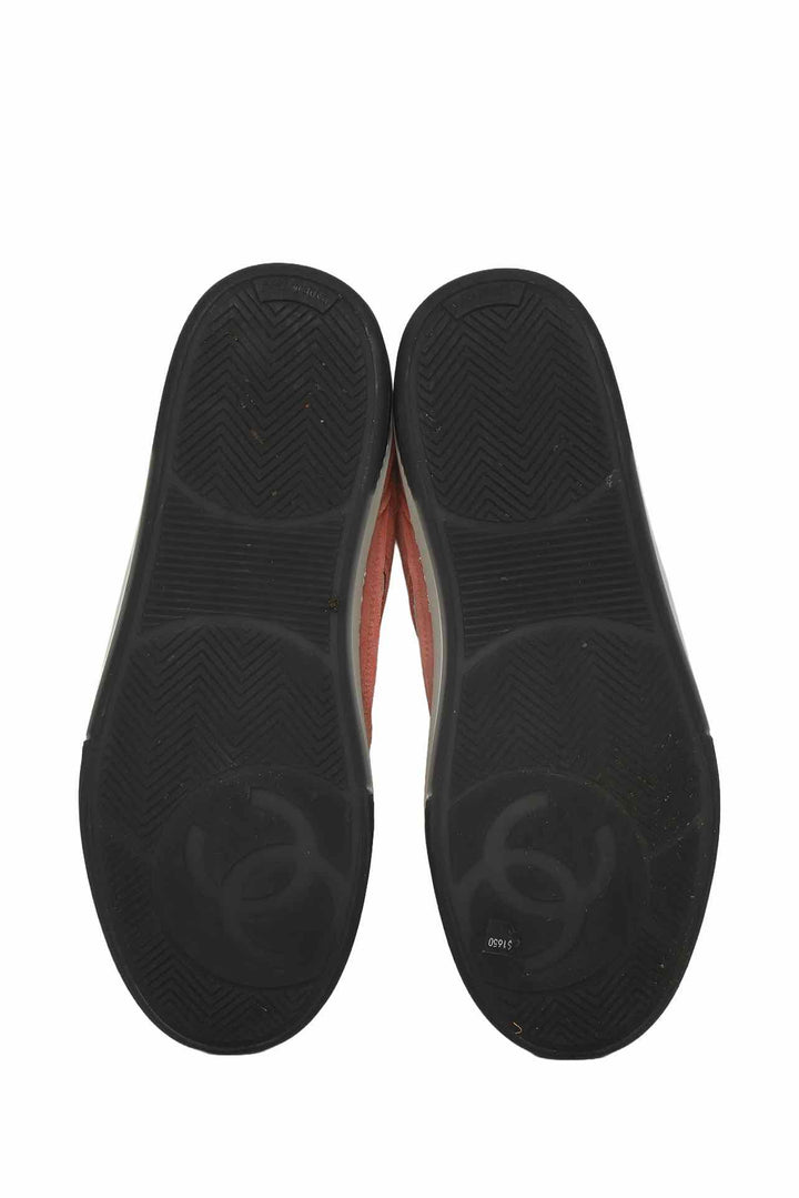 Chanel Size 39 CC Logo Suede Sneaker
