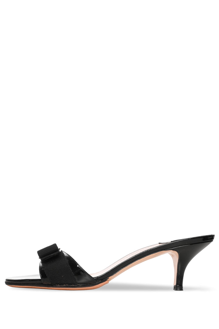 Salvatore Ferragamo Size 8.5 Sandals