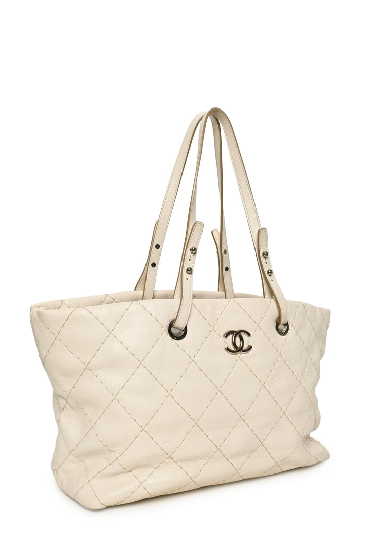Chanel 2009-2010 On The Road Tote