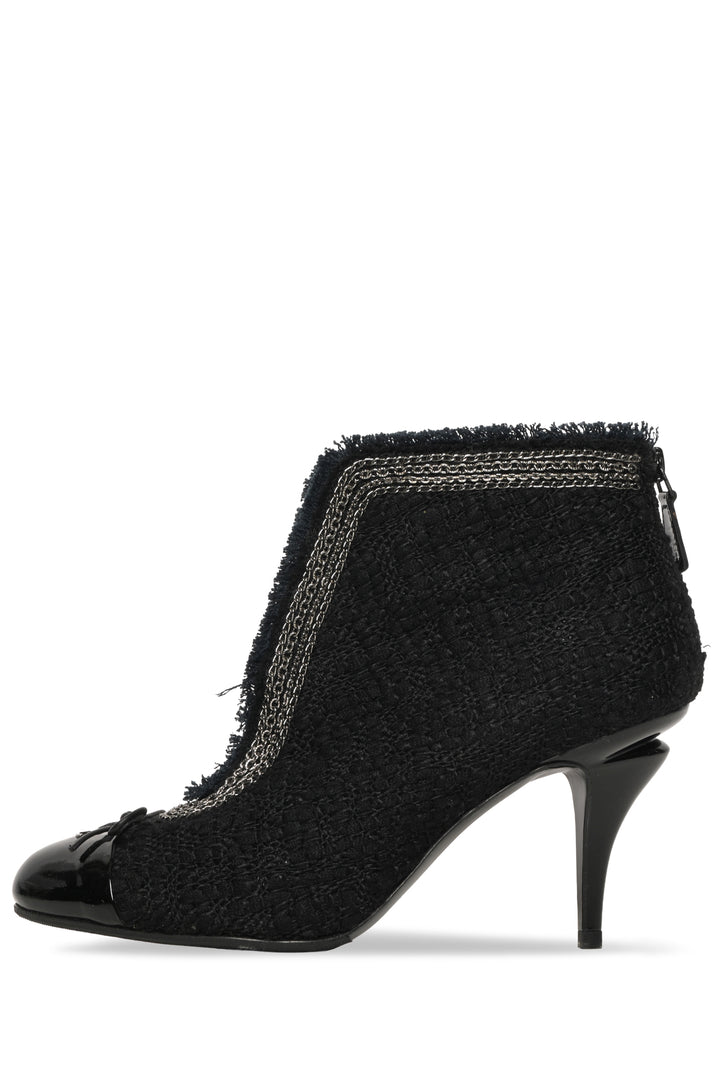 Chanel Size 39.5 Tweed Interlocking CC Cap Toe Ankle Boots