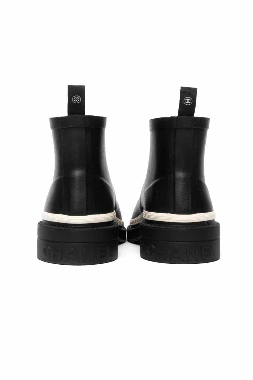 2023 Chanel Size 40 CC Logo Rain Boots