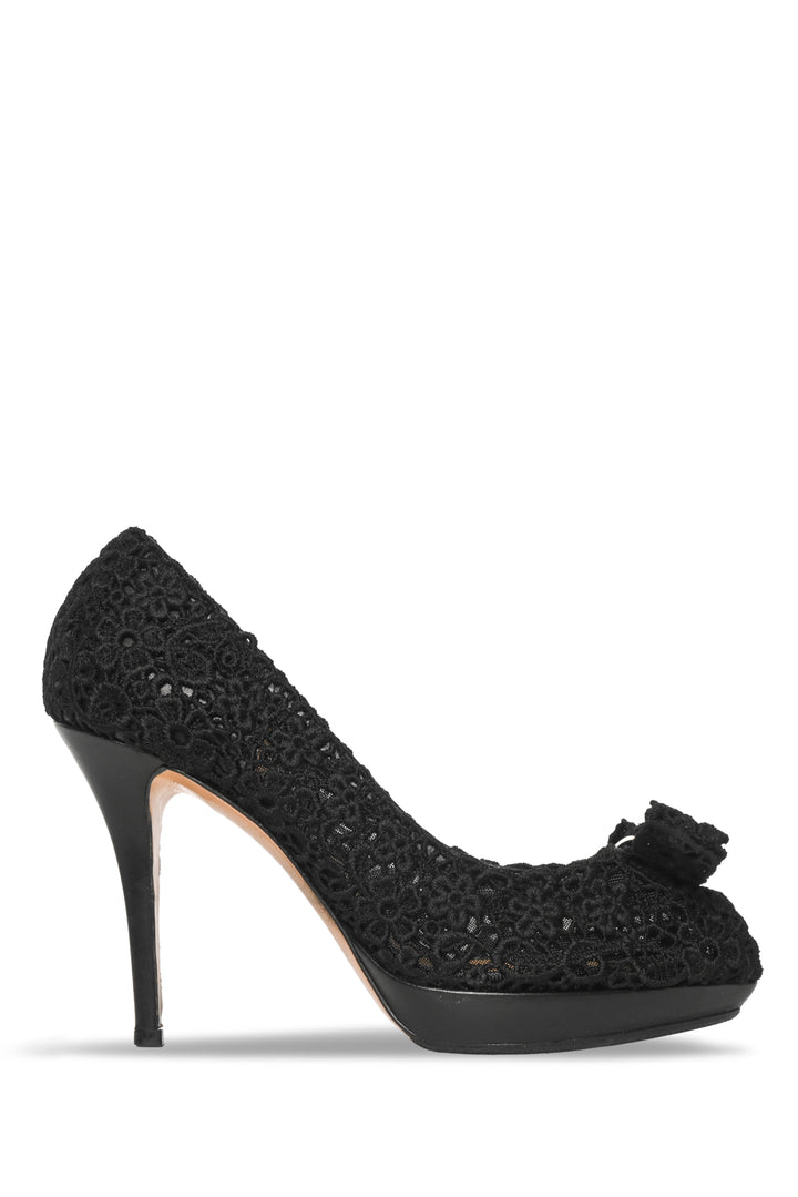 Salvatore Ferragamo Size 7.5 Lace Peep Toe Sandals