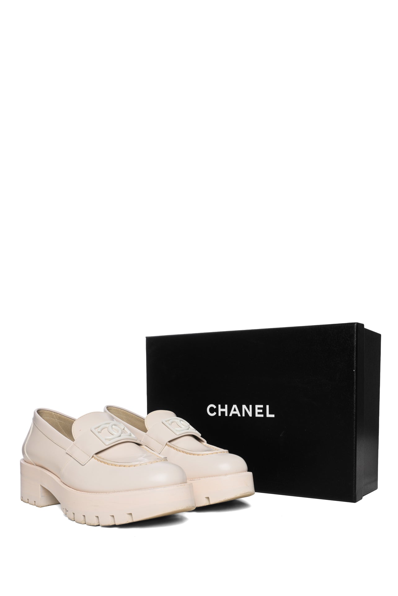 フ*ダ様 最終売り切りCHANEL アイボリー レザー ローファー、モカシン？ Chanel Size 38 Interlocking CC Leather Loafers - Luxury Used