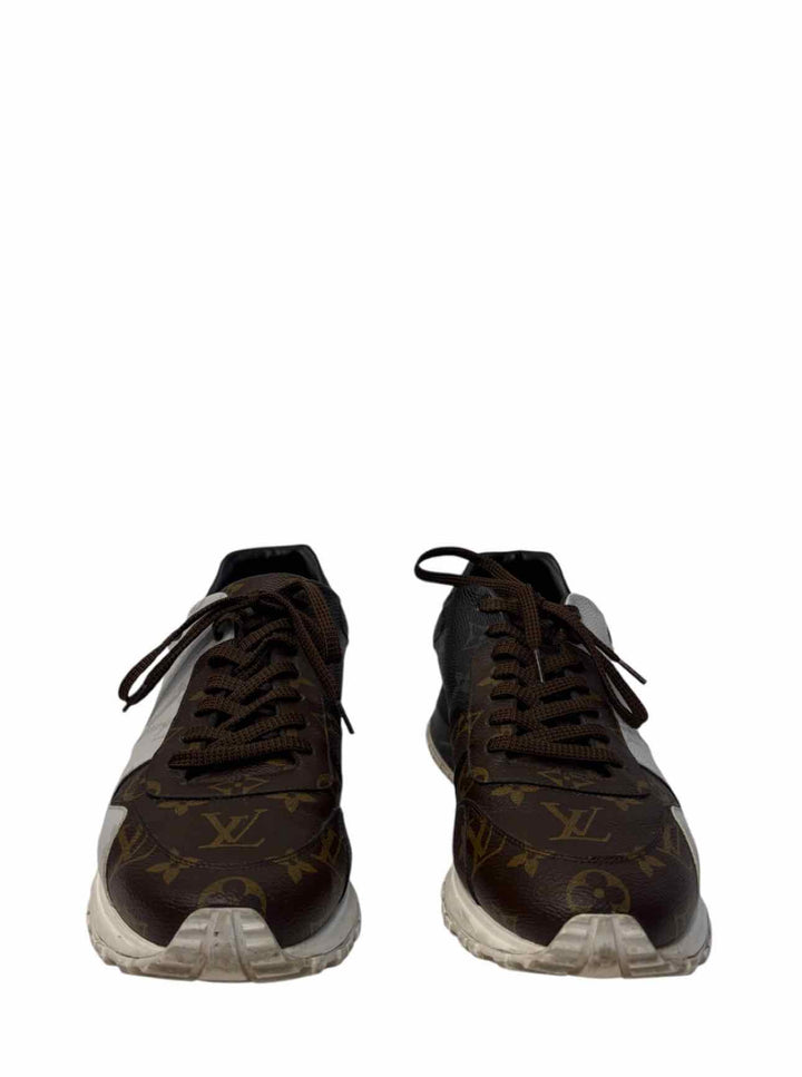 Louis Vuitton Size 8.5 Men's Run Away Leather Sneakers