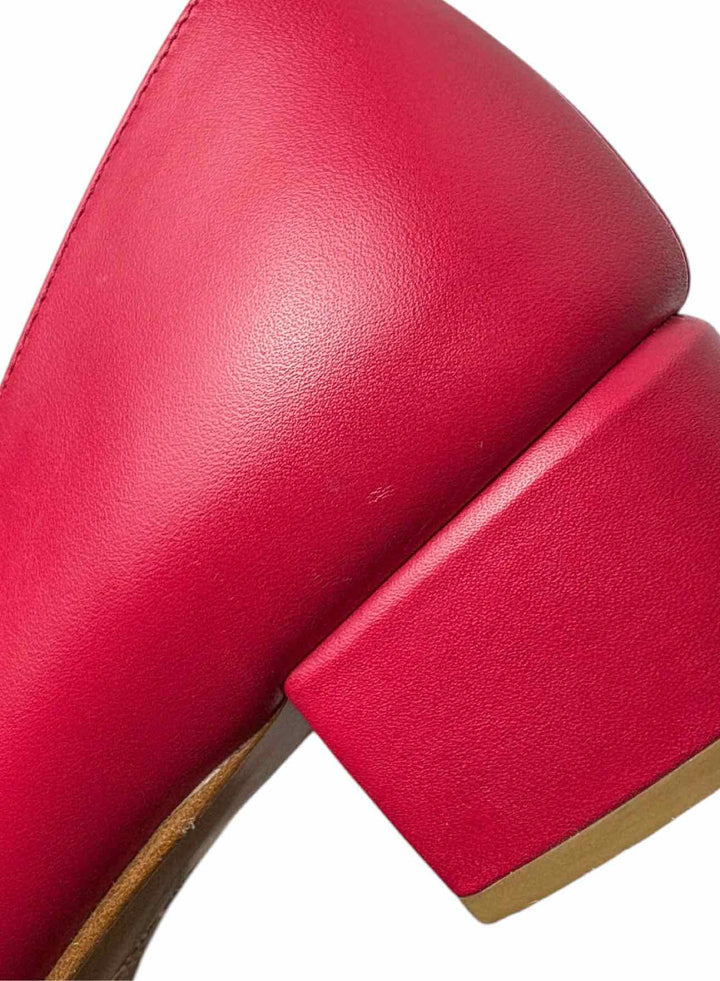 Ferragamo Size 8 Vara Leather Pumps