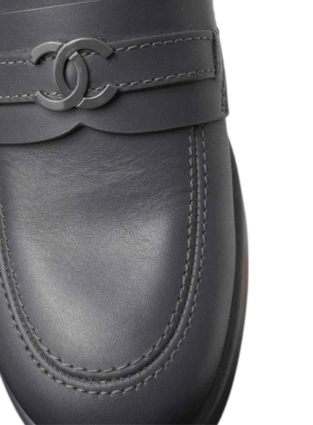 Chanel Size 39.5 Leather Platform CC Logo Loafers