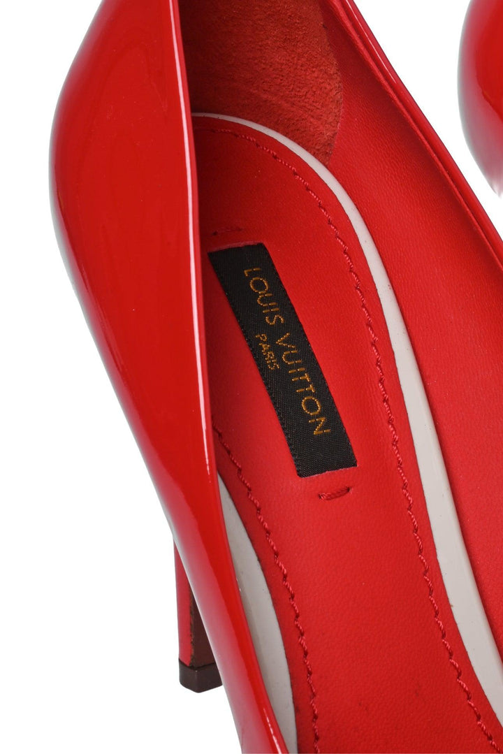 Louis Vuitton Size 38 Eyeline Pointed Toe Pumps