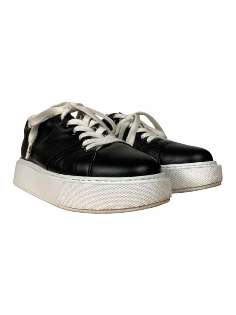 Prada Size 38 Sneaker