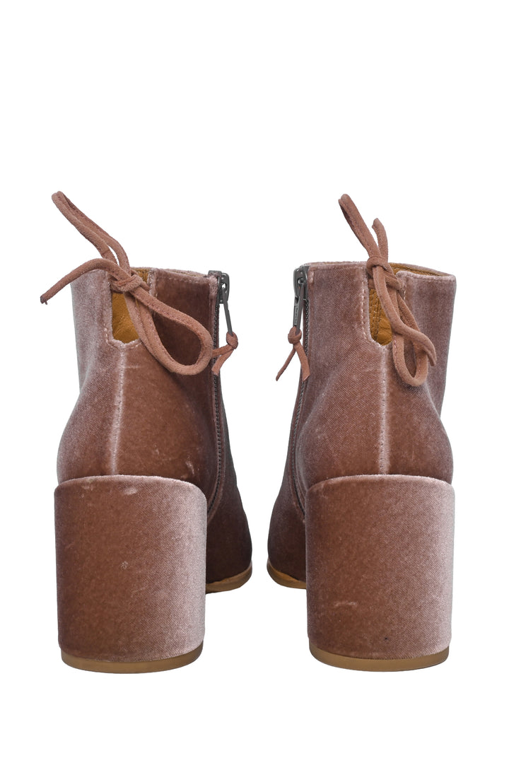 Stuart Weitzman Size 5 Ankle Boots
