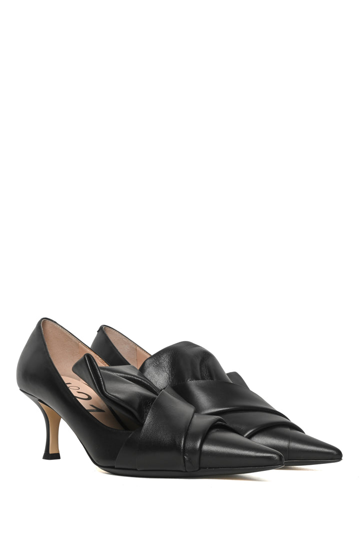 No. 21 Size 39 Knotted Leather Pumps