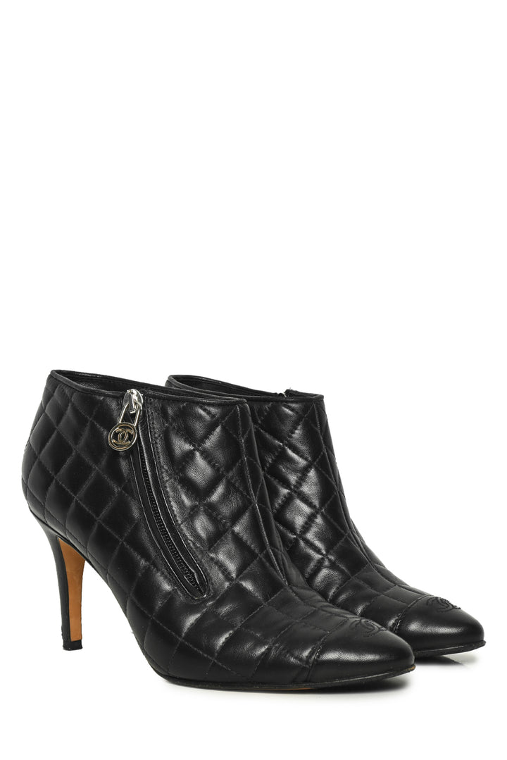 Chanel Size 39 Quilted CC Cap Toe Ankle Boots