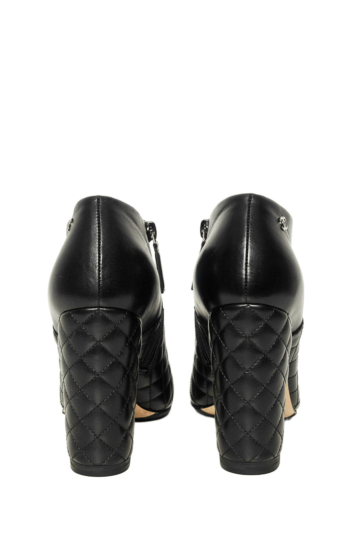 Chanel Size 38.5 Quilted Lambskin Ankle Boots