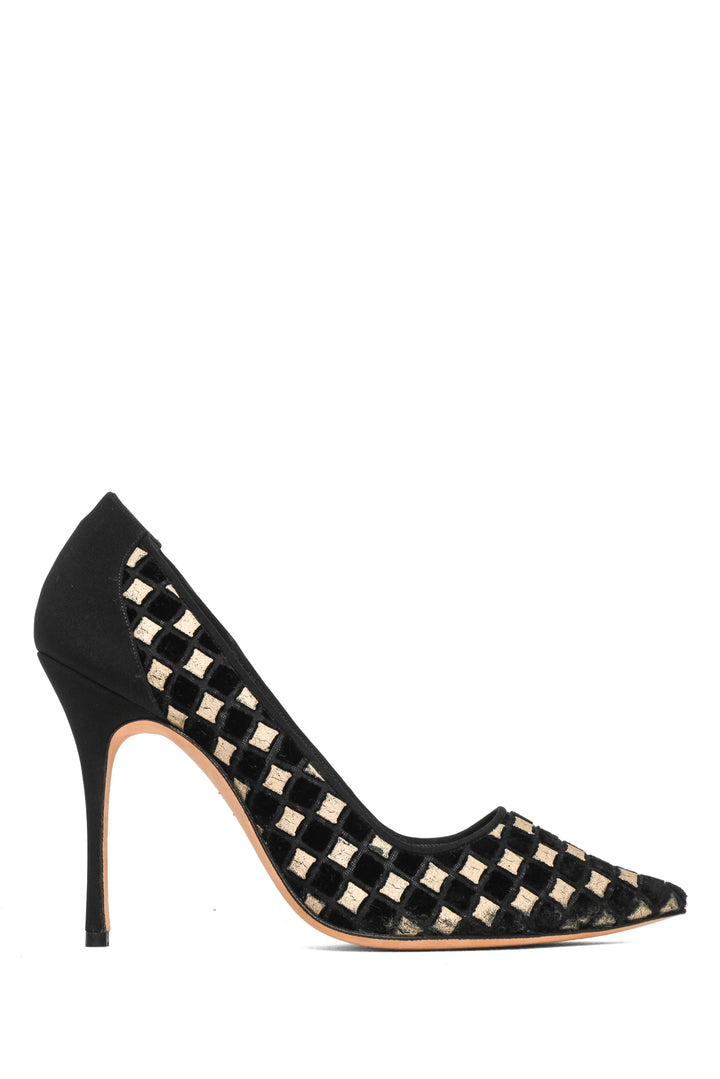 Manolo Blahnik Size 38 Pumps