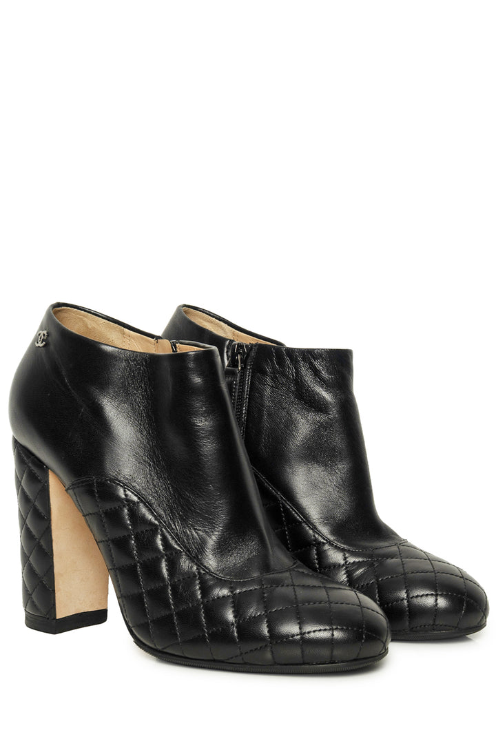 Chanel Size 38.5 Quilted Lambskin Ankle Boots