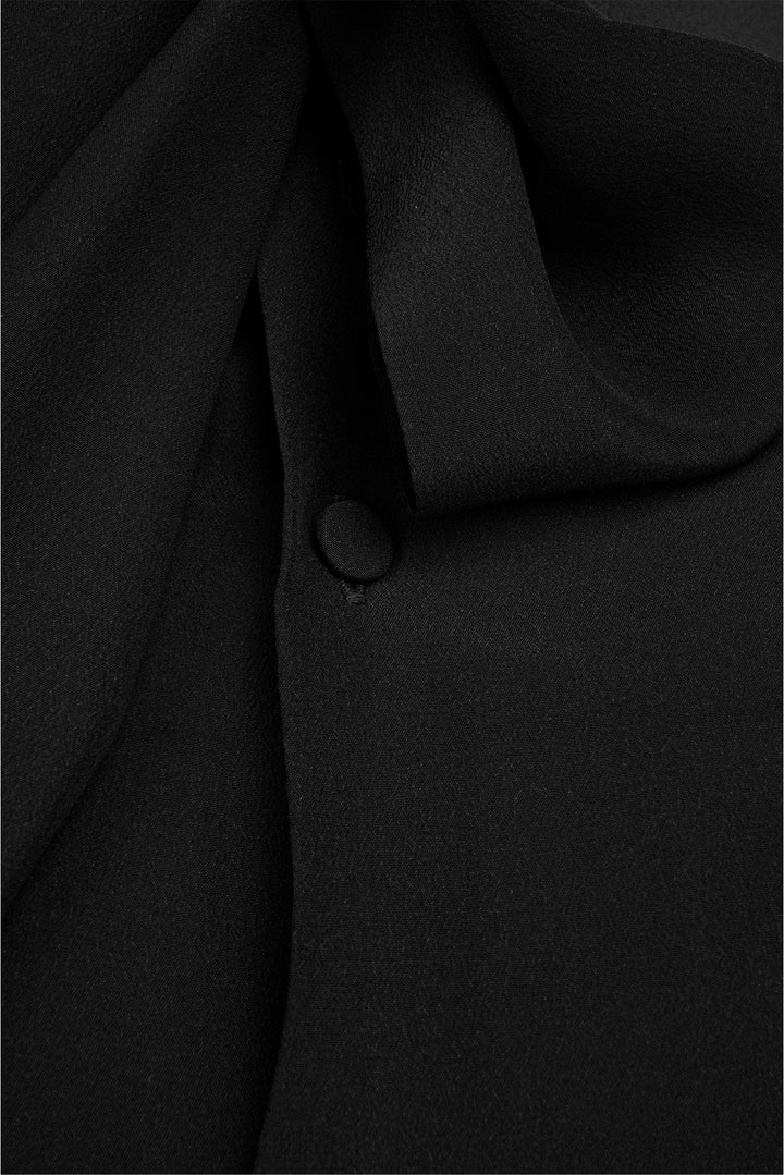 Gucci Size 44 Silk Tie Neck Blouse