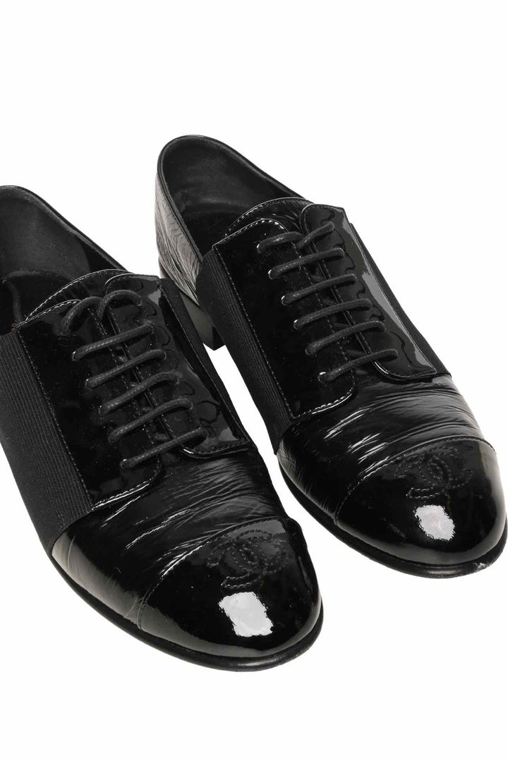 Chanel Size 35 Crinkle Leather Elastic Lace Up Cap Toe CC Loafers