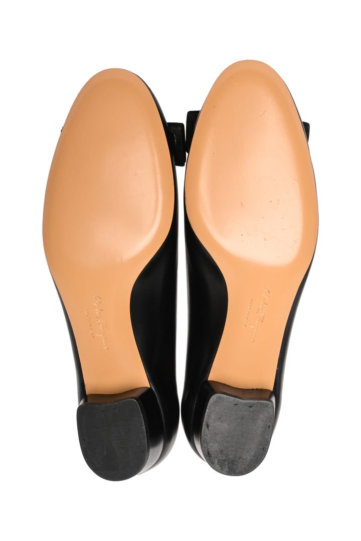 Salvatore Ferragamo Size 5 Vara Bow Leather Pumps