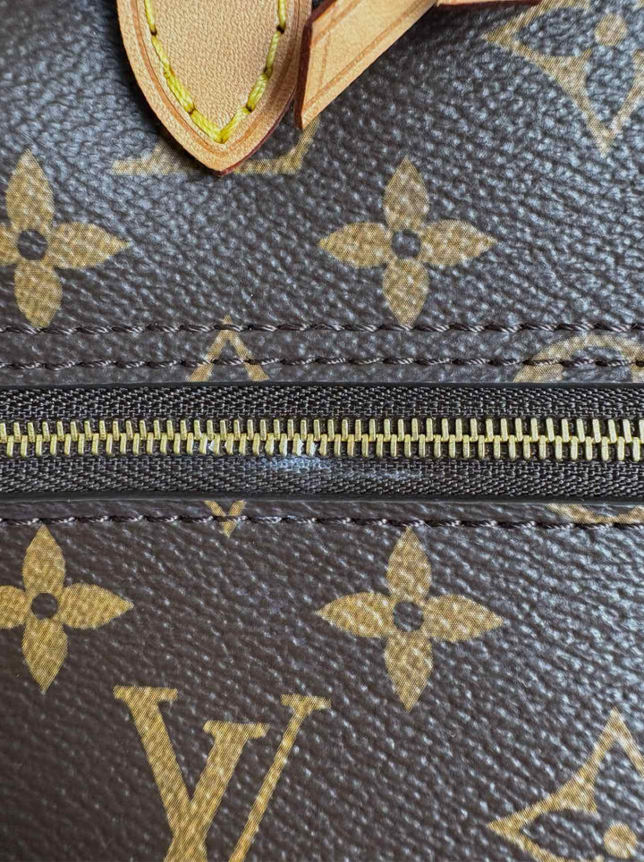 Louis Vuitton Vintage Monogram Lockit Purse