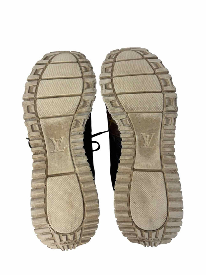 Louis Vuitton Size 8.5 Men's Run Away Leather Sneakers