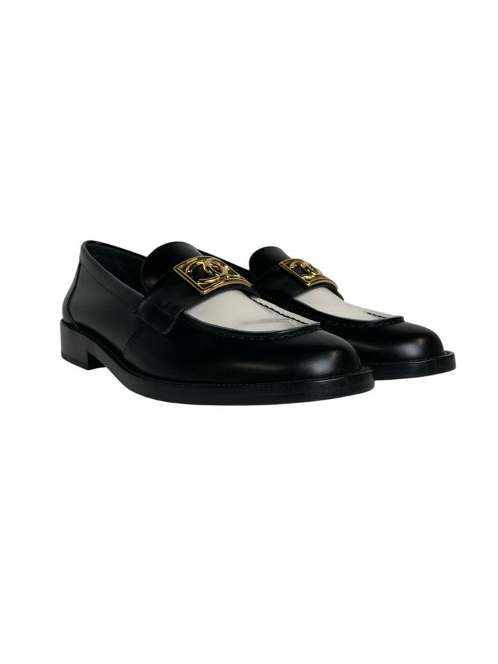 Chanel Size 39.5 CC Logo Two Tone Smooth Leather Loafers