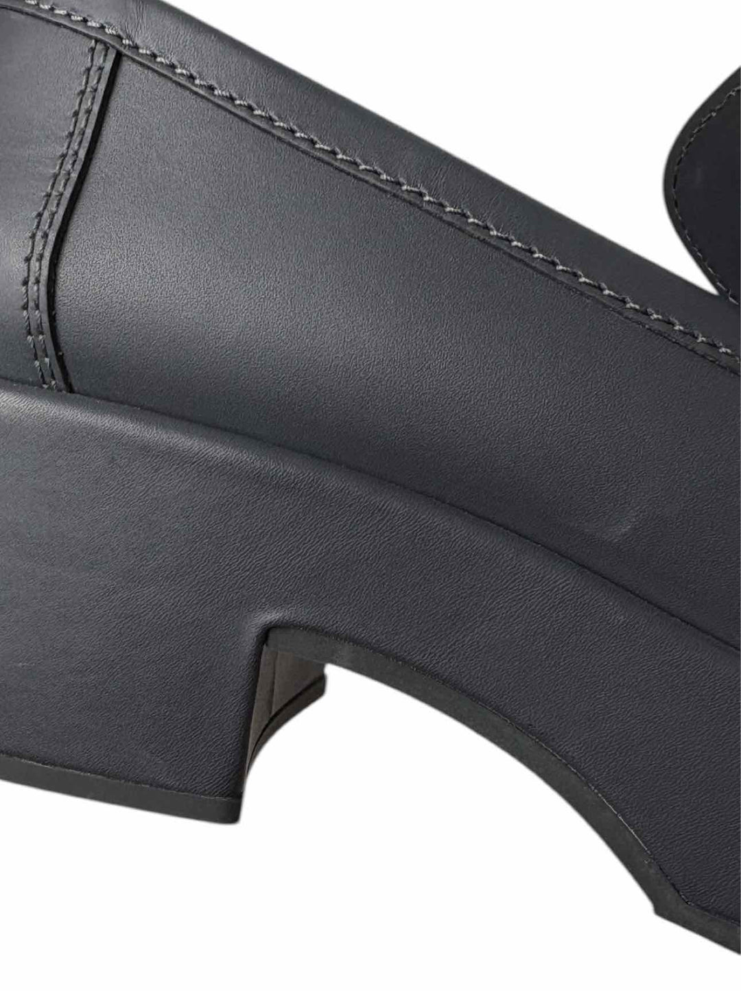 Chanel Size 39.5 Leather Platform CC Logo Loafers