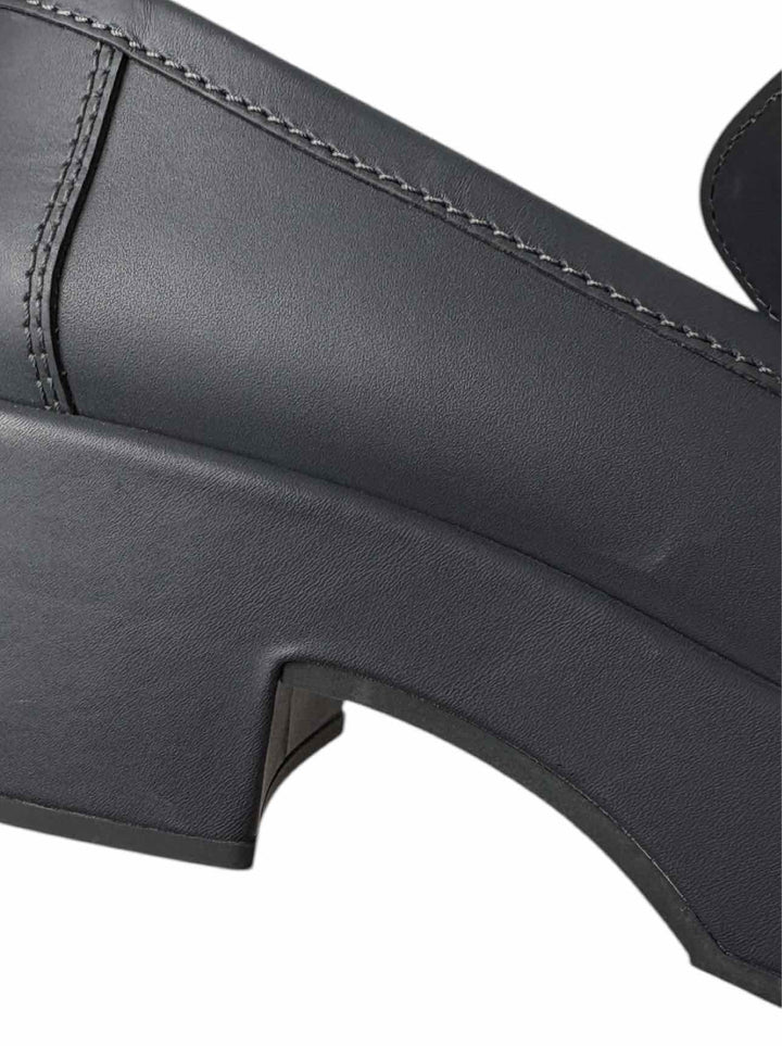 Chanel Size 39.5 Leather Platform CC Logo Loafers