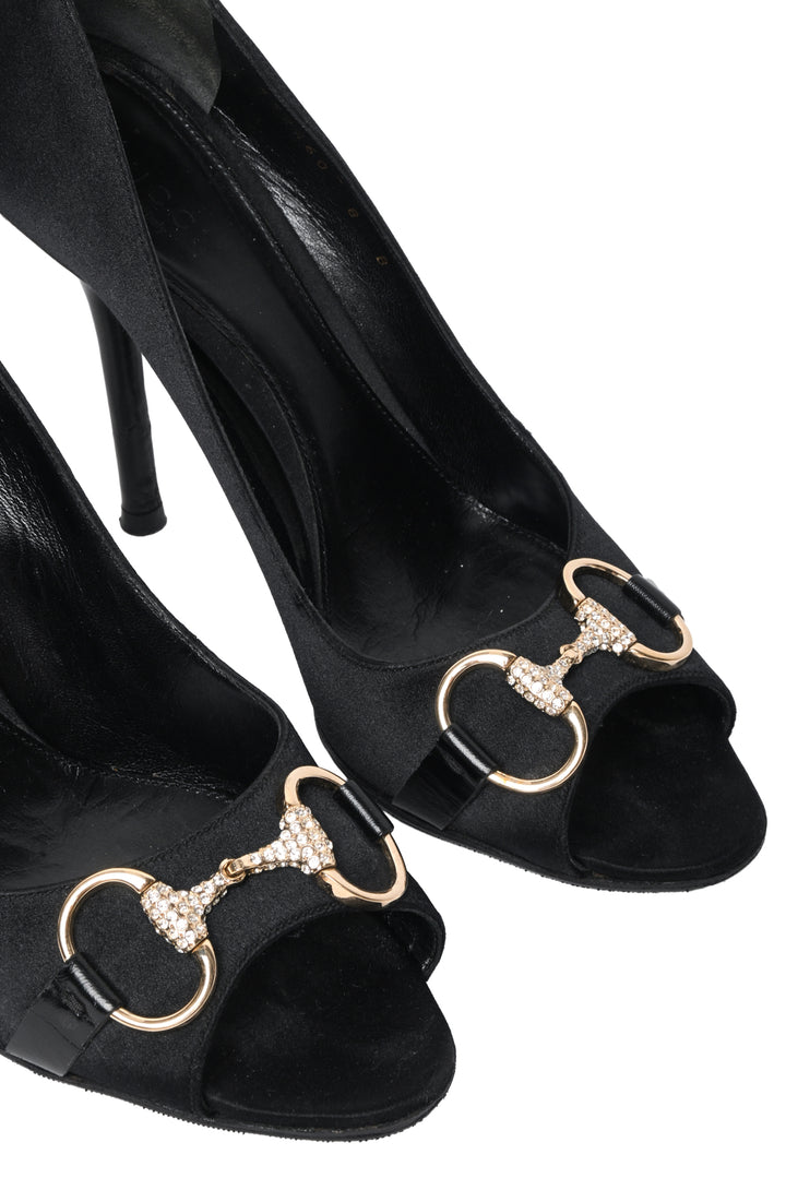Gucci Size 8 Crystal Horsebit Satin Peeptoe Pumps