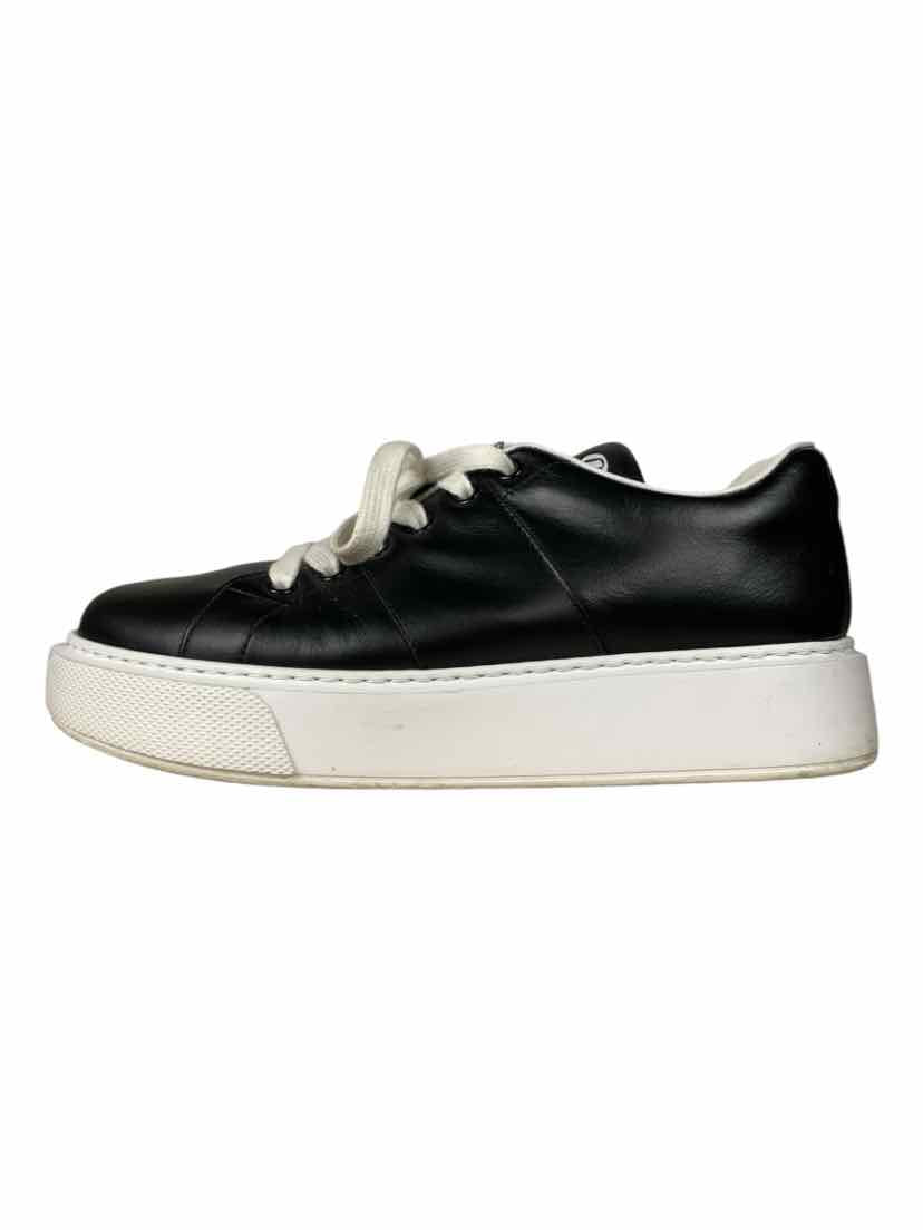 Prada Size 38 Sneaker