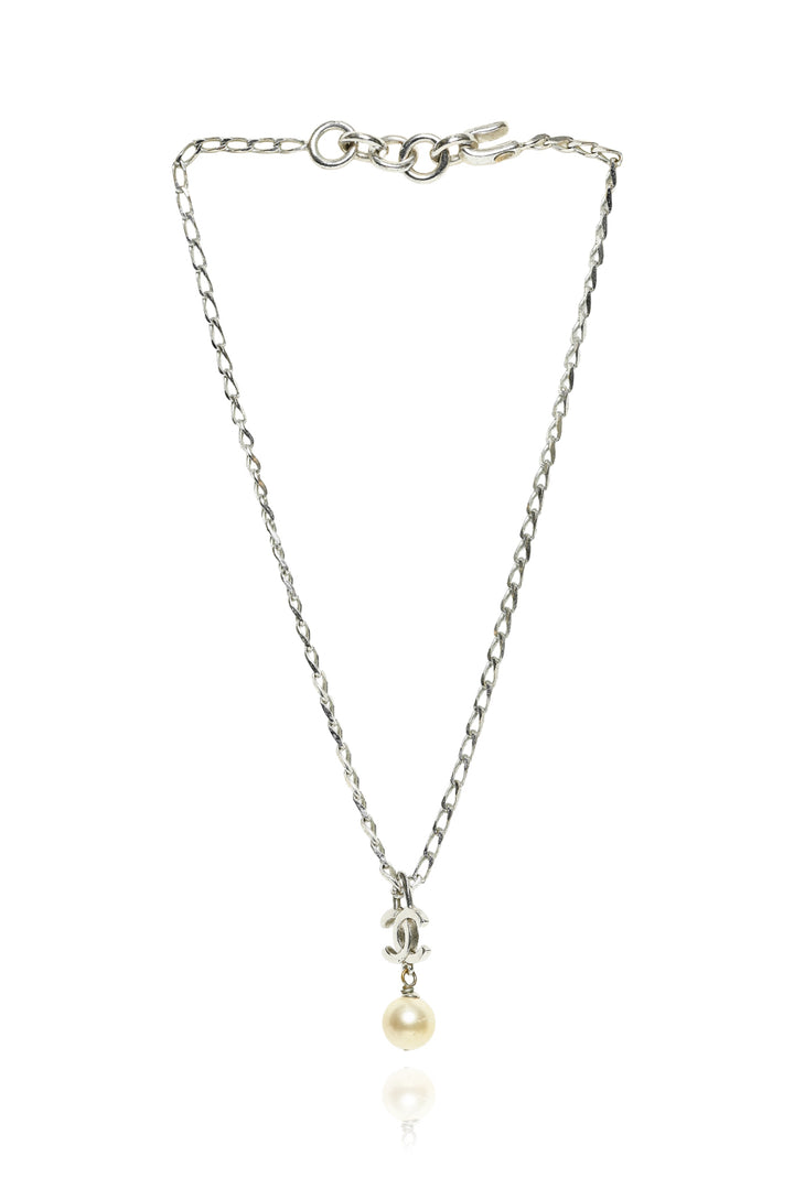 Chanel 2005 Interlocking CC Logo Faux Pearl Drop Chain Necklace